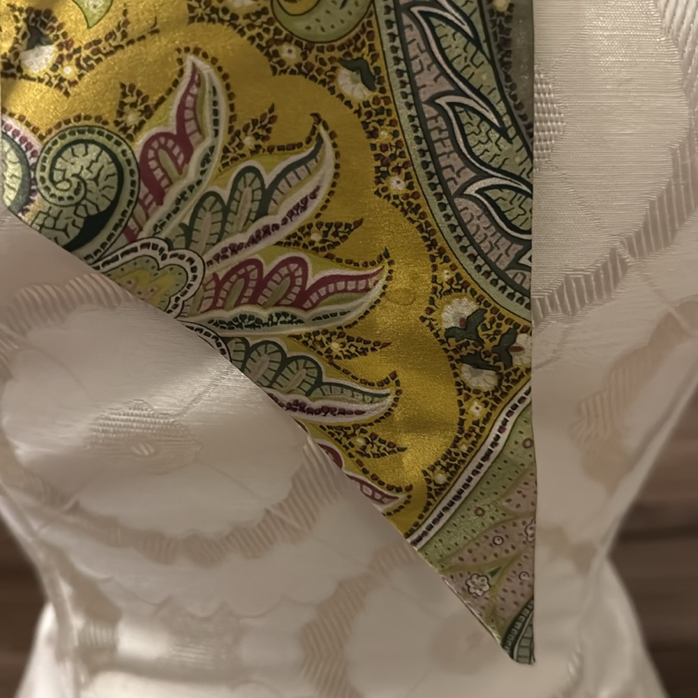 Vintage Necklace Faux Pearls Green Attached to Silk Abstract Scarf - Picture 17 of 17